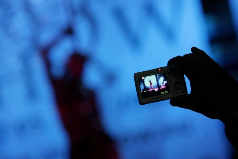 Σκληρή δουλειά! Σε ποιο κοινοβούλιο συνδέονται 160 φορές την μέρα σε ιστοσελίδα με ερωτικό περιεχόμενο;